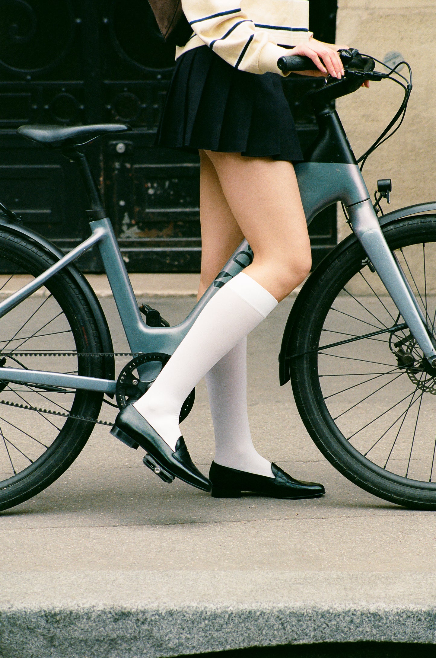 2100 - Black patent leather loafers