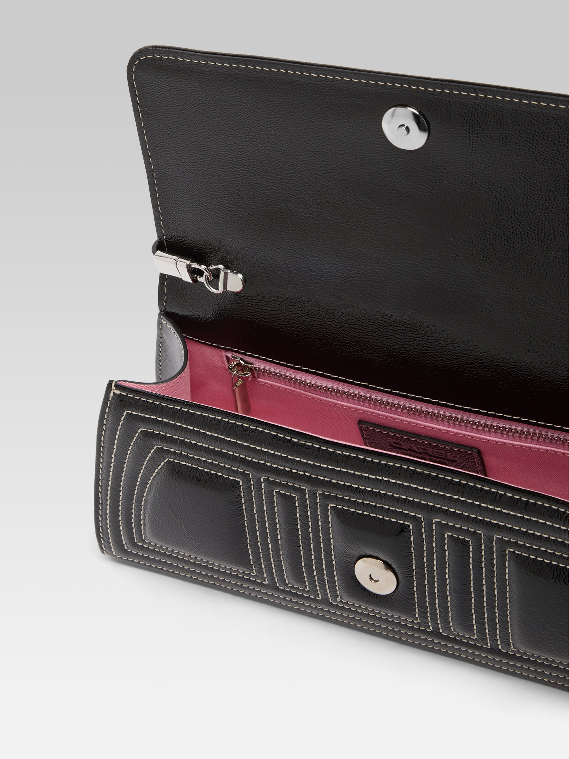 Madeleine - Sac épaule cuir verni noir et coutures ivoire - Image numéro 6