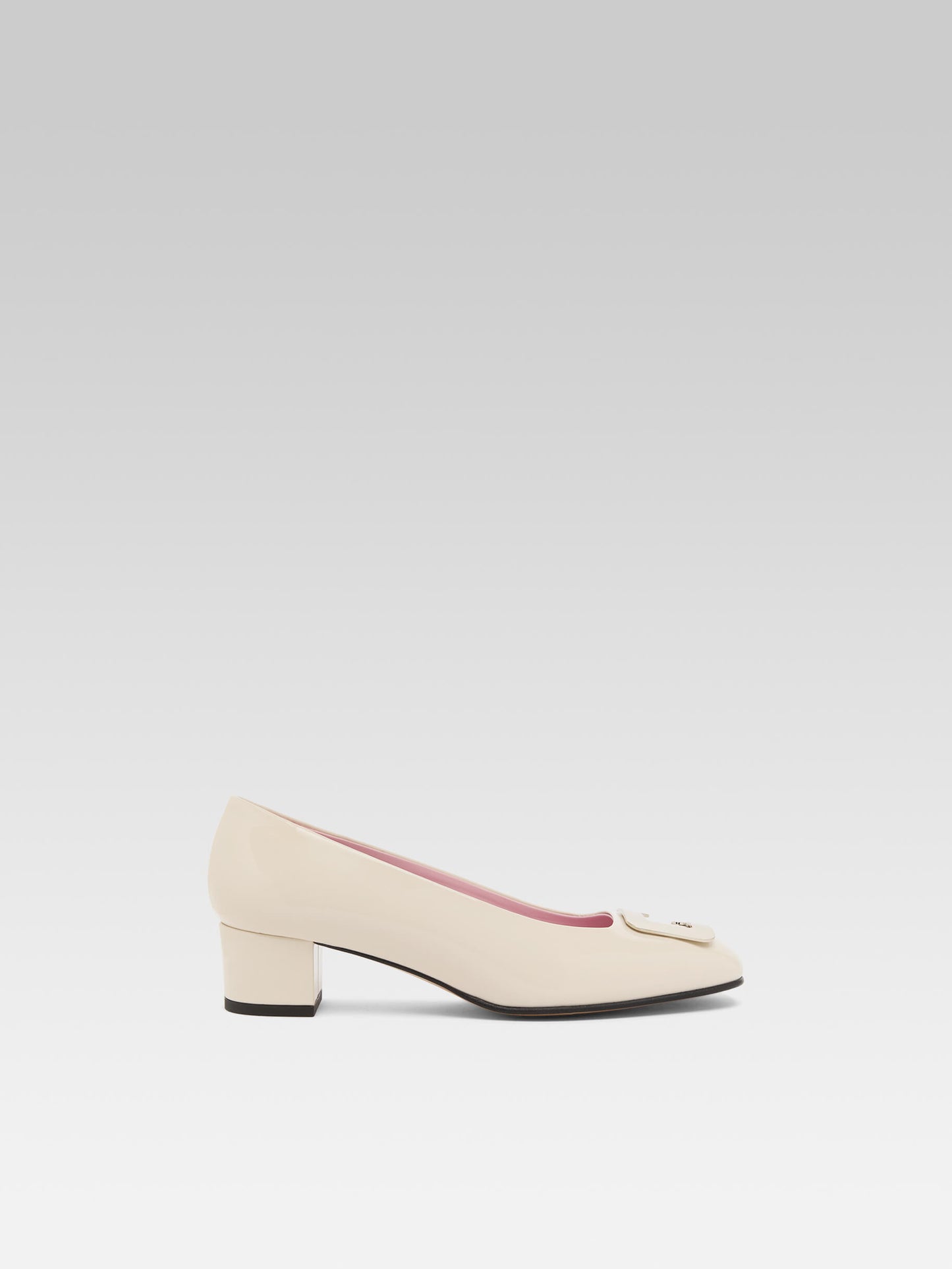 Camelia - Escarpins cuir verni ivoire upcyclé bijou C