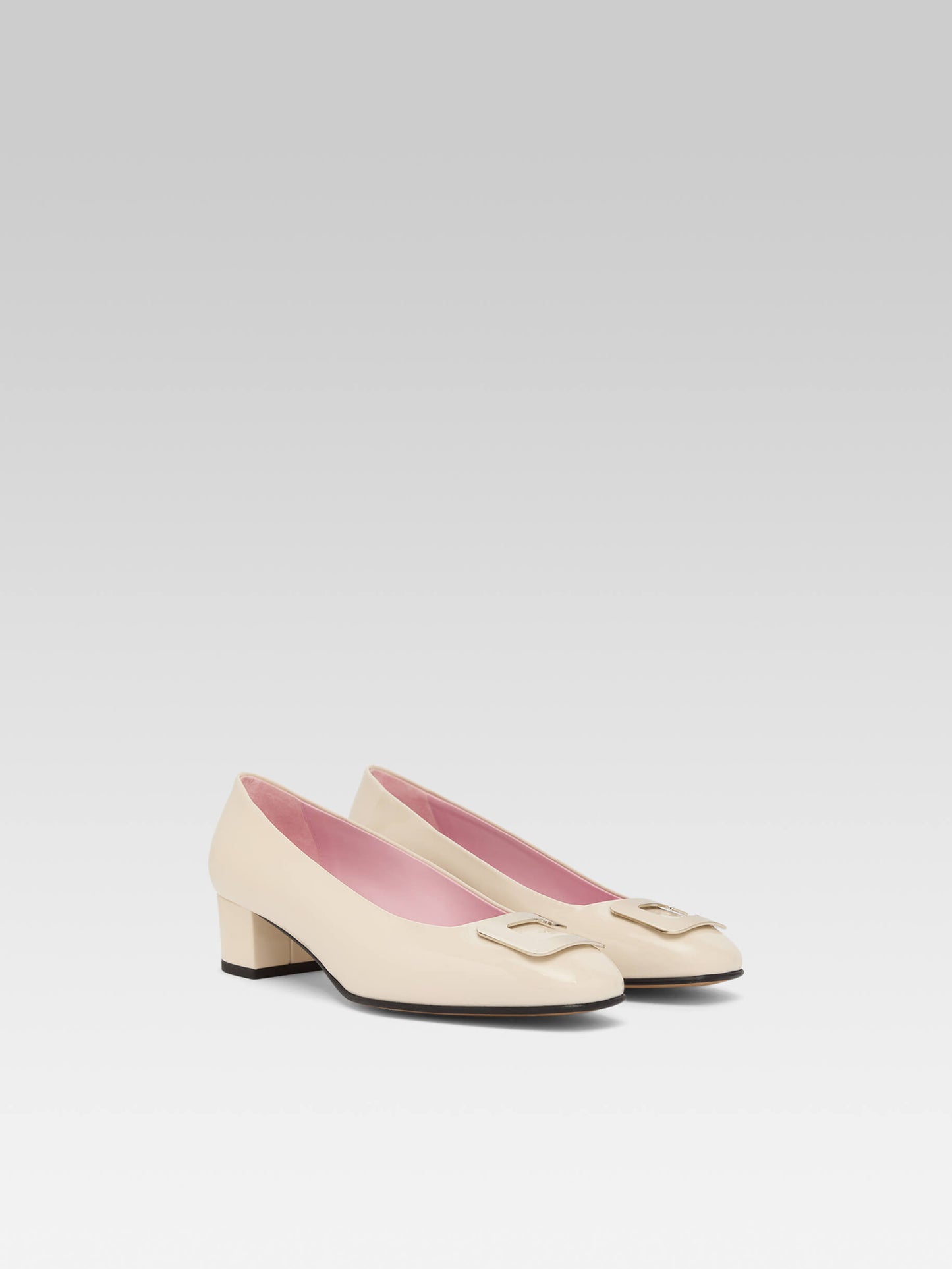 Camelia - Escarpins cuir verni ivoire upcyclé bijou C