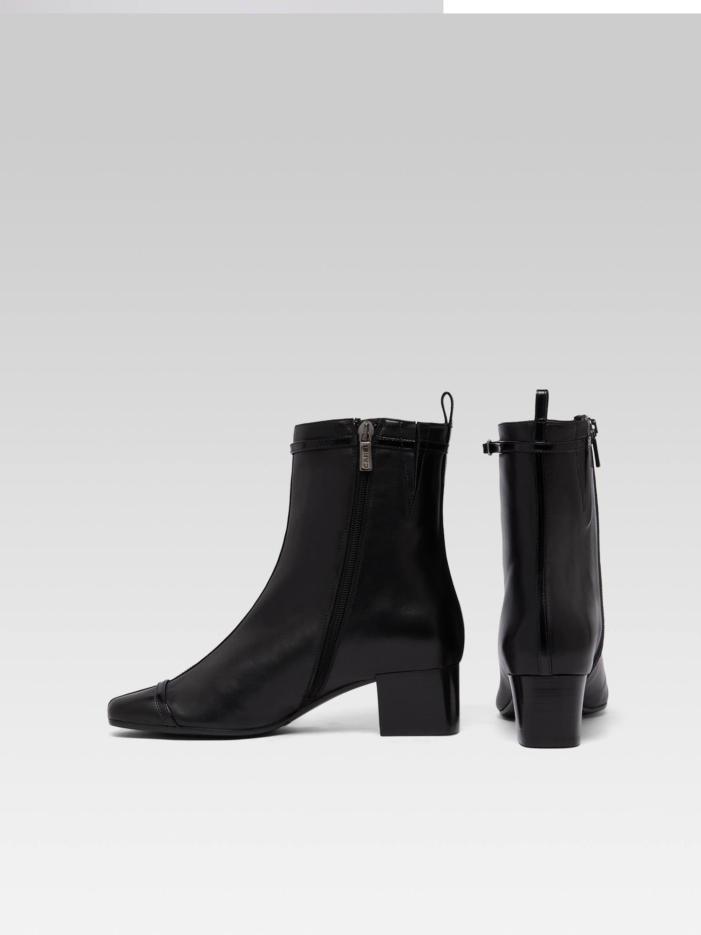 Start - Black leather ankle boots with straps