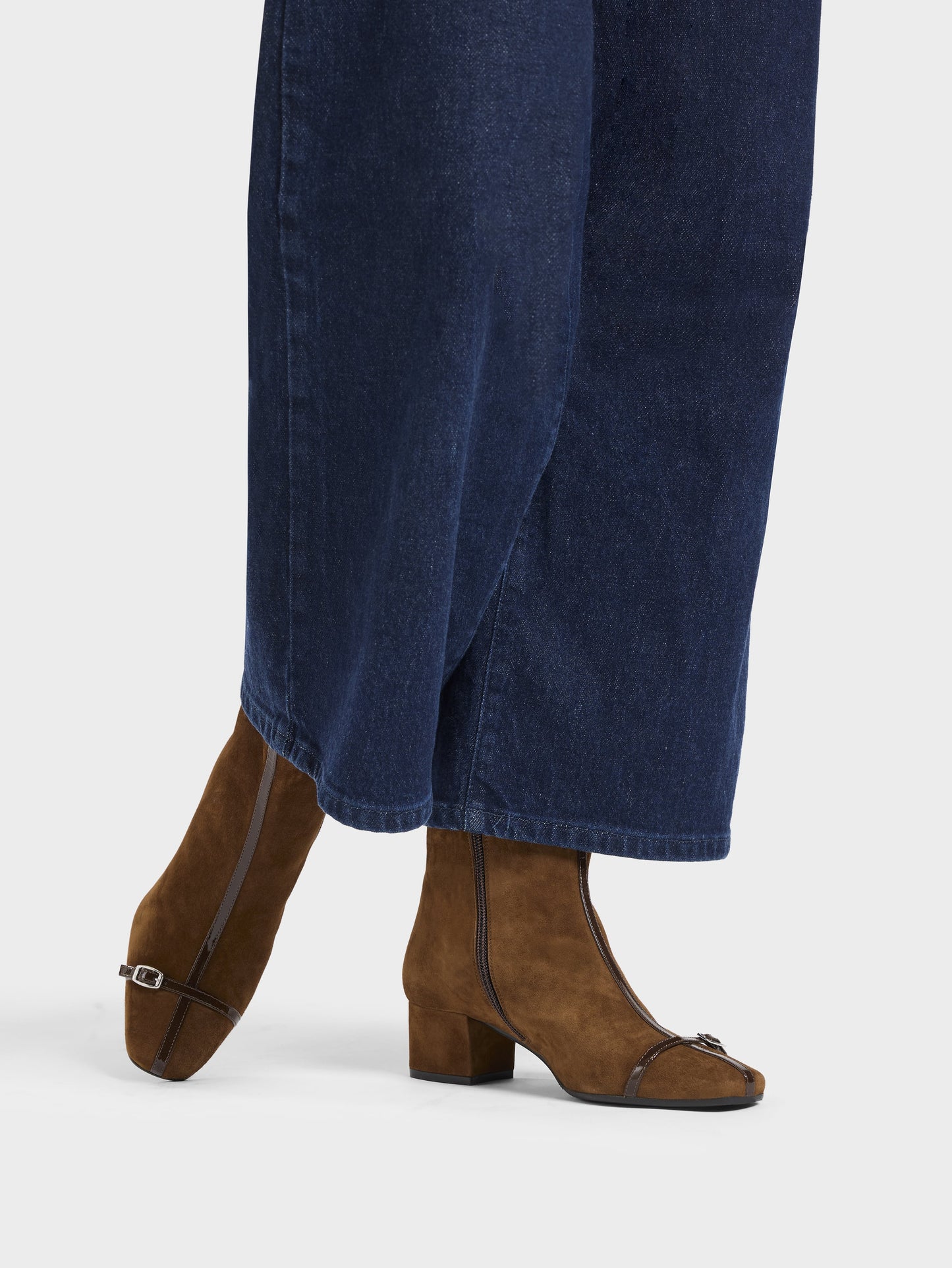 Start - Brown suede ankle boots with patent straps