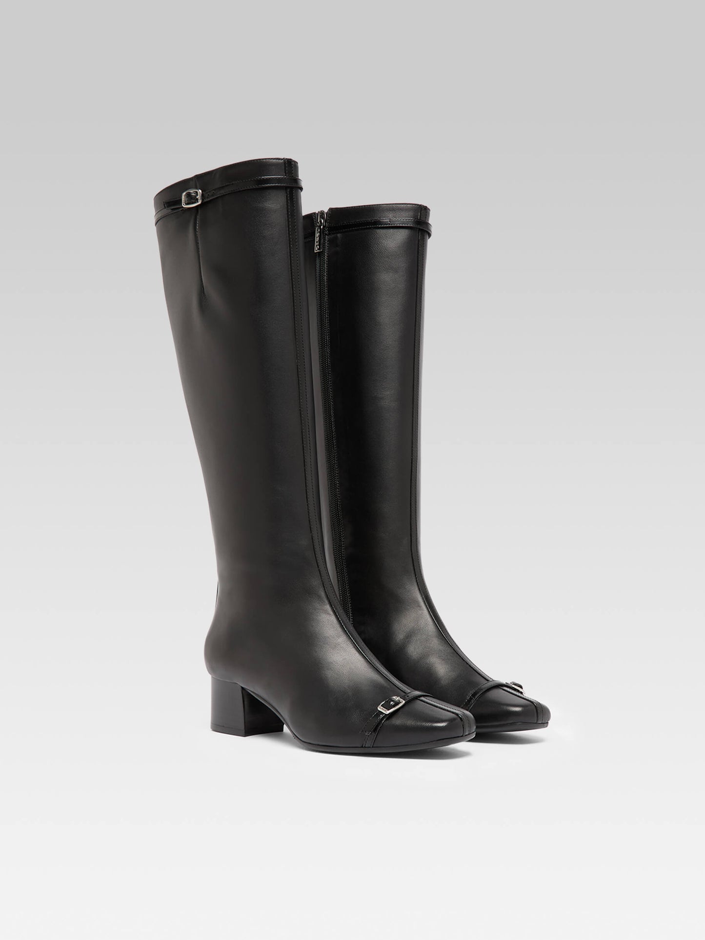 Starter - Black leather boots with straps