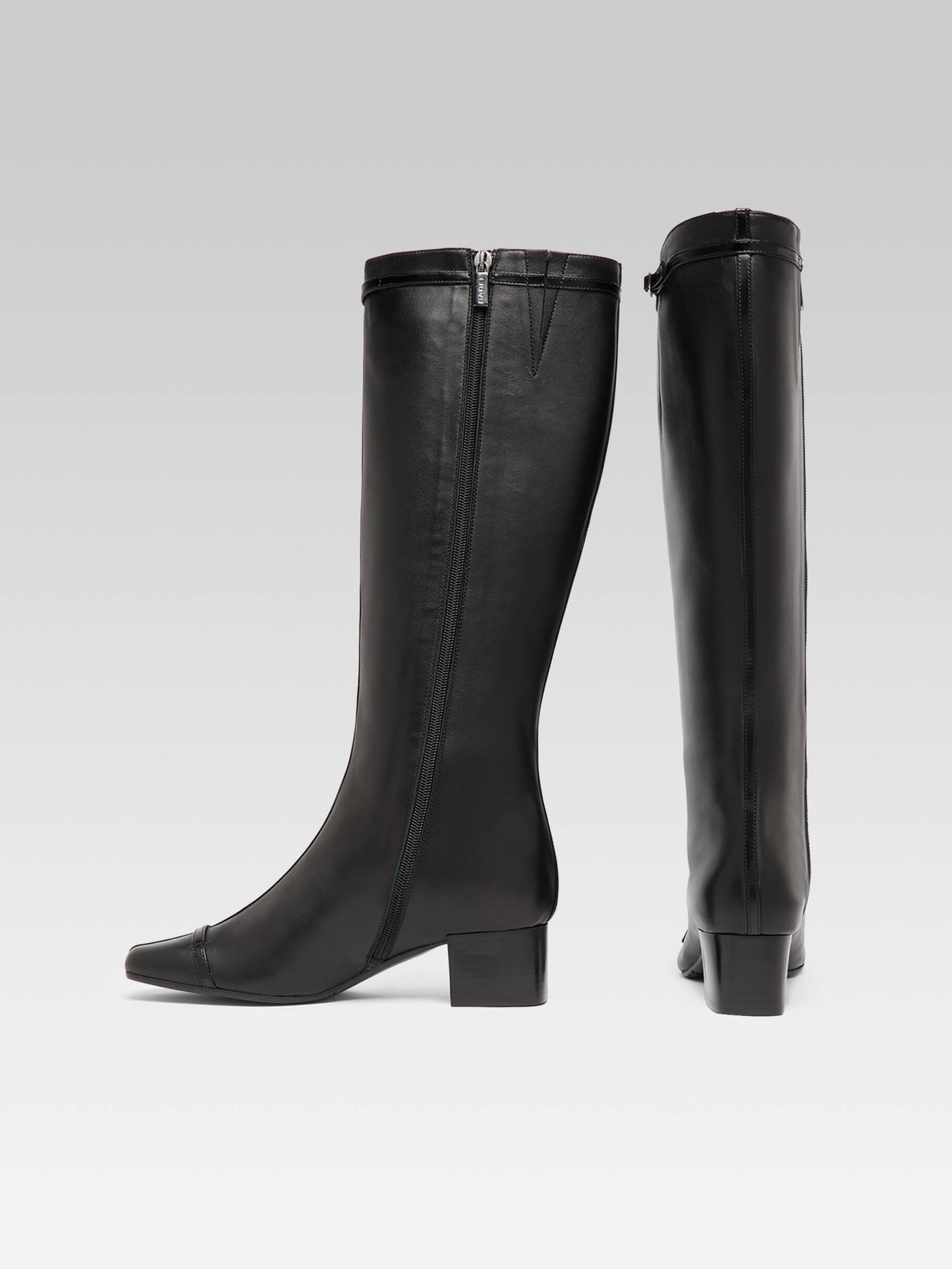Starter - Black leather boots with straps