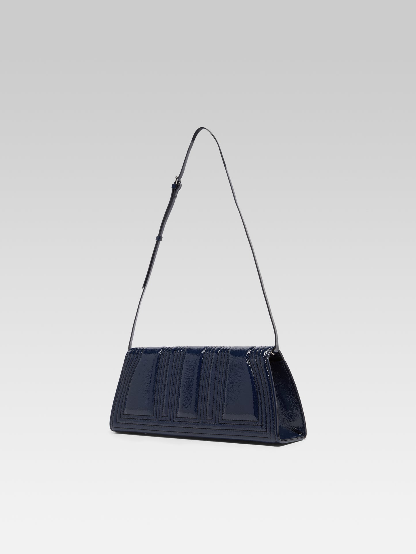 Madeleine - Sac épaule cuir verni bleu marine et coutures noires