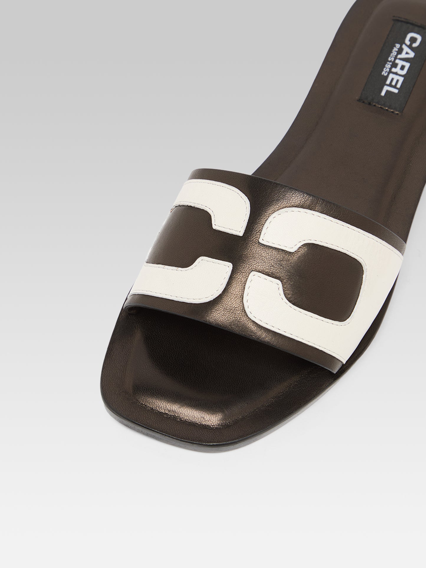 Brasilia - Black and white leather flat sandals