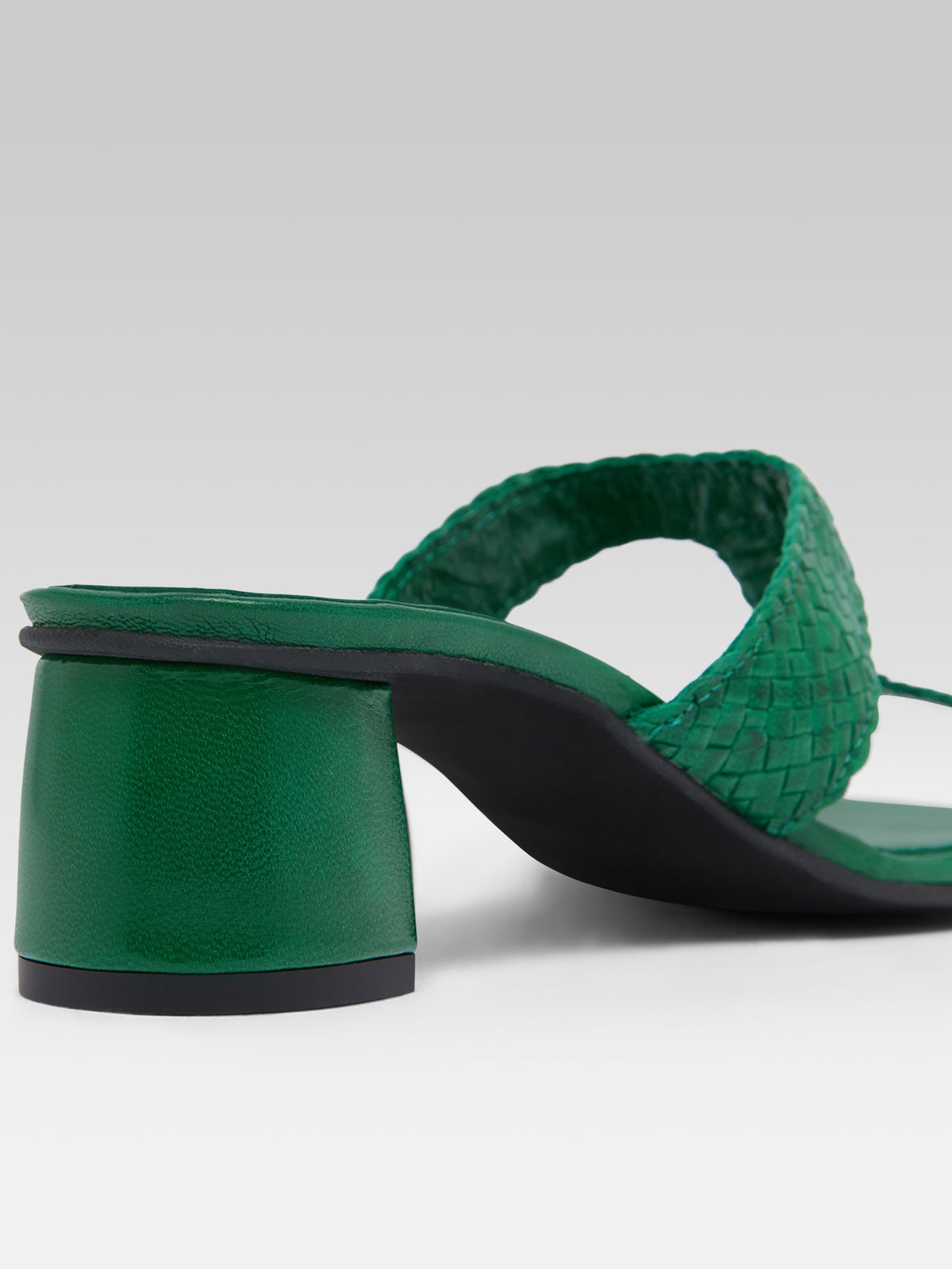 Pyramide T - Green braided leather mules