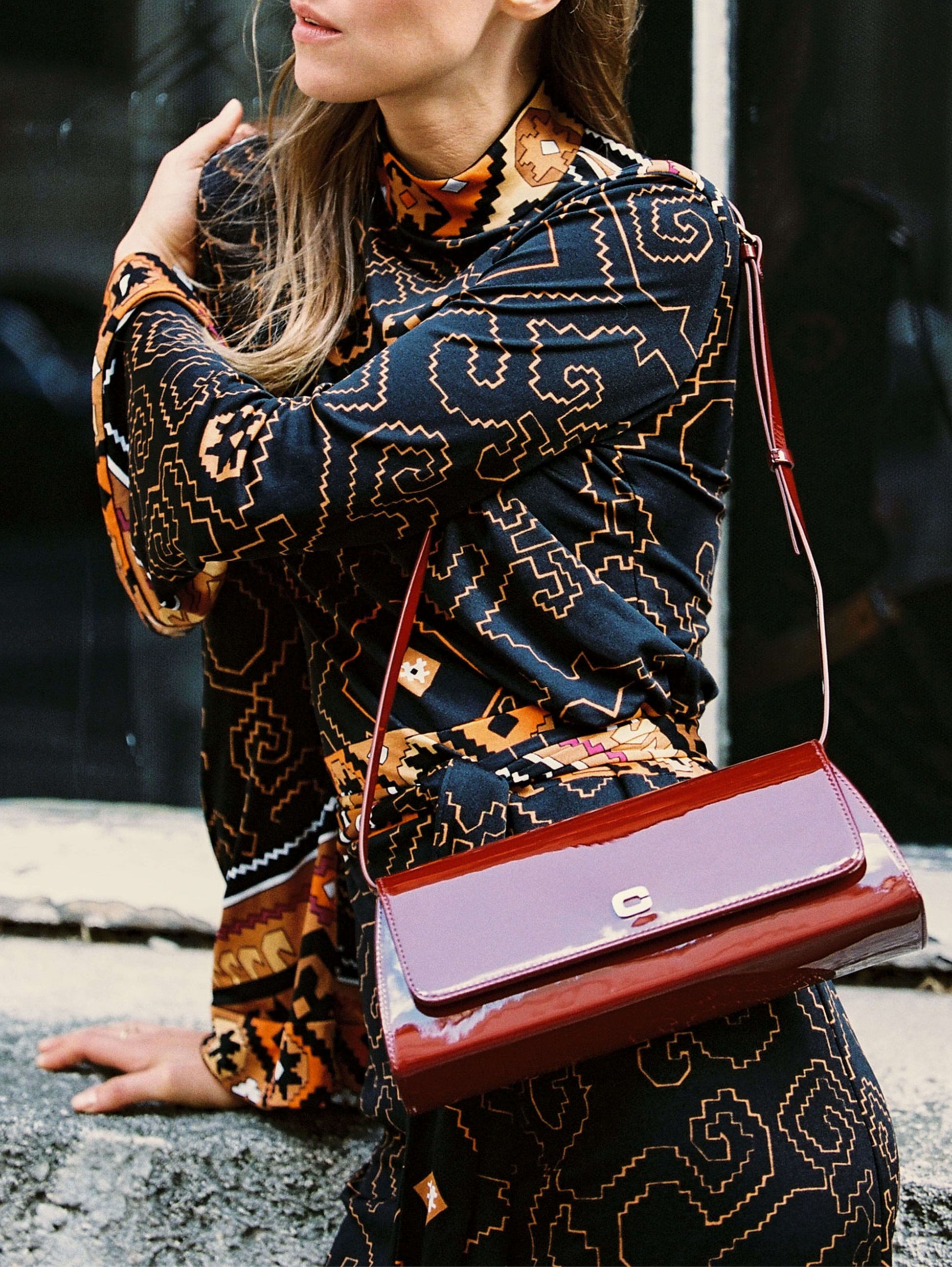 Madeleine - Sac épaule cuir verni bordeaux - Image numéro 6