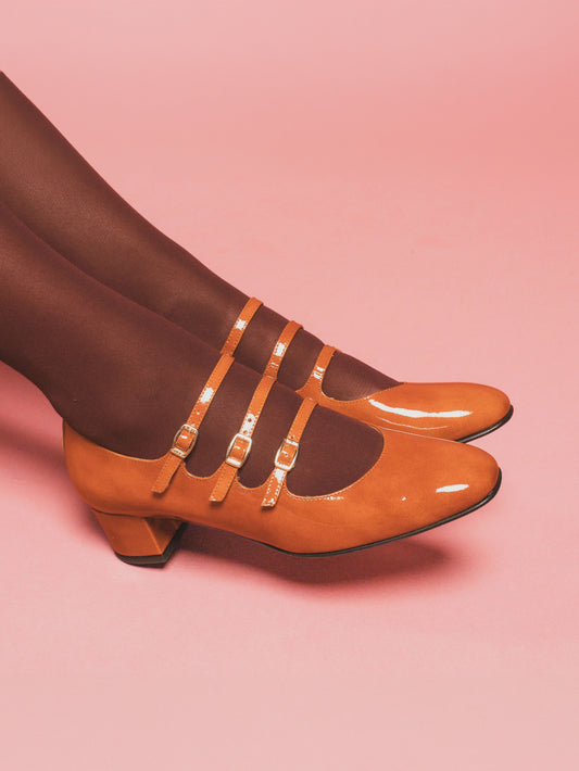 Kina - Escarpins babies cuir verni caramel - Image numéro 7