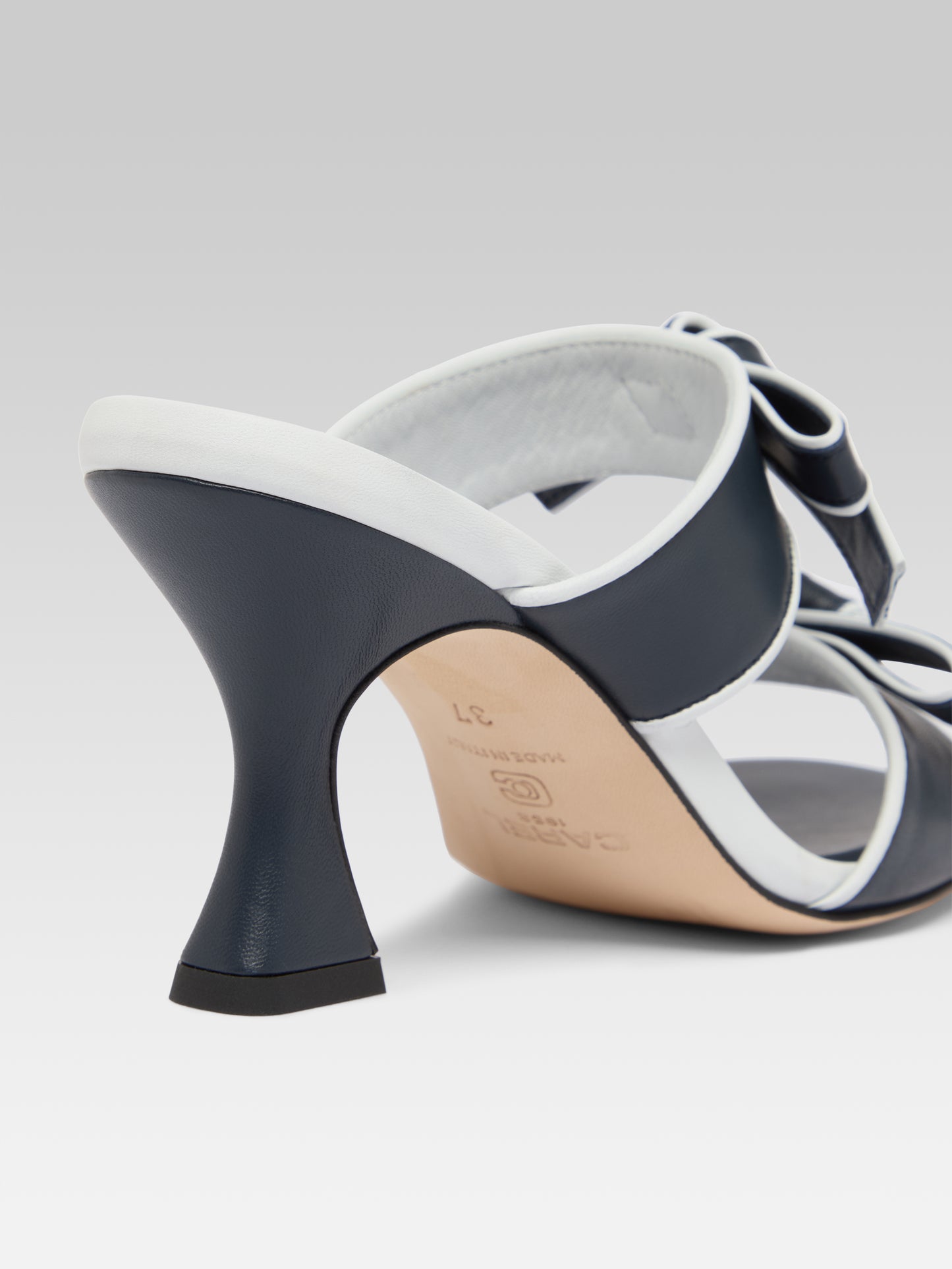 Laranja - Navy blue and white leather mules