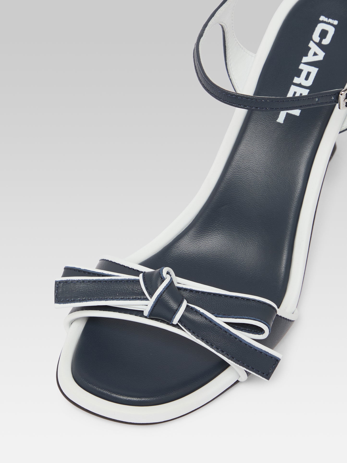 Guarana - Navy blue and white leather heeled sandals with bow