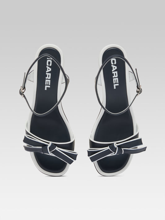 Guarana - Navy blue and white leather heeled sandals with bow - Image number 6