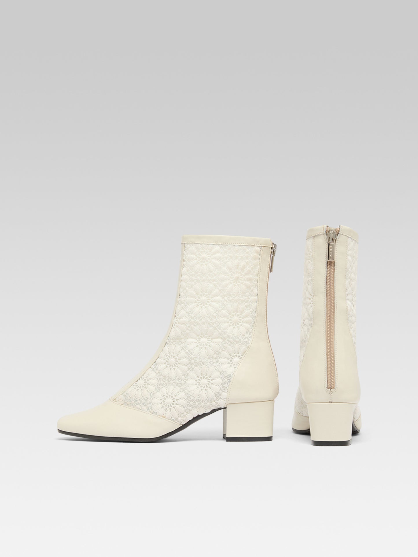 Audrey - Bottines cuir ivoire et dentelle à fleurs upcyclée