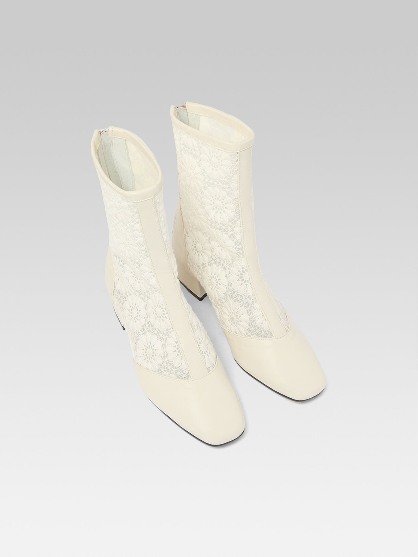 Audrey - Bottines cuir ivoire et dentelle à fleurs upcyclée