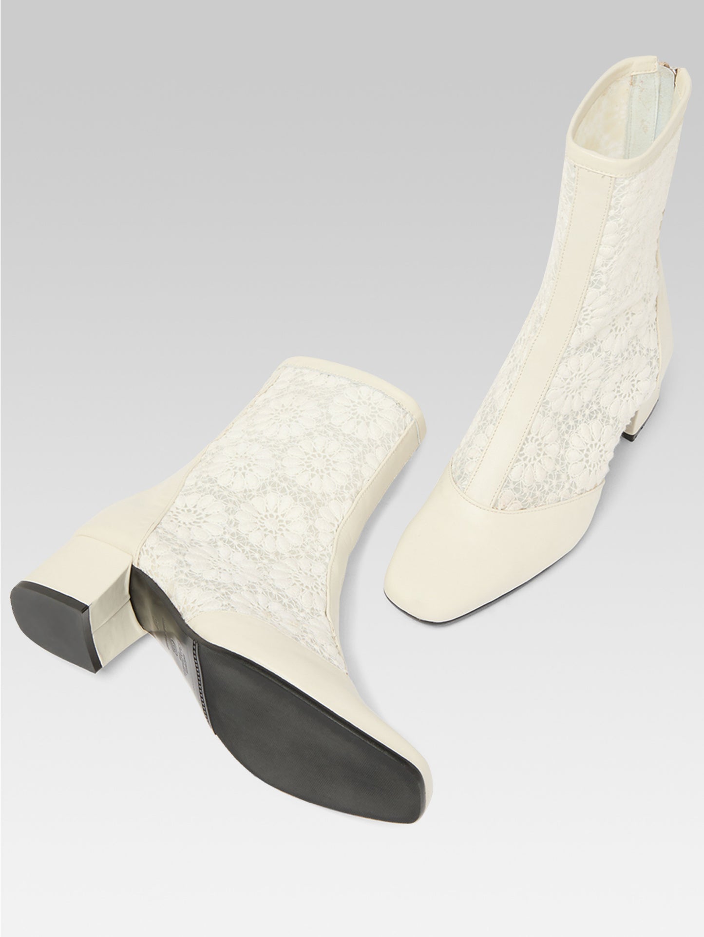 Audrey - Bottines cuir ivoire et dentelle à fleurs upcyclée