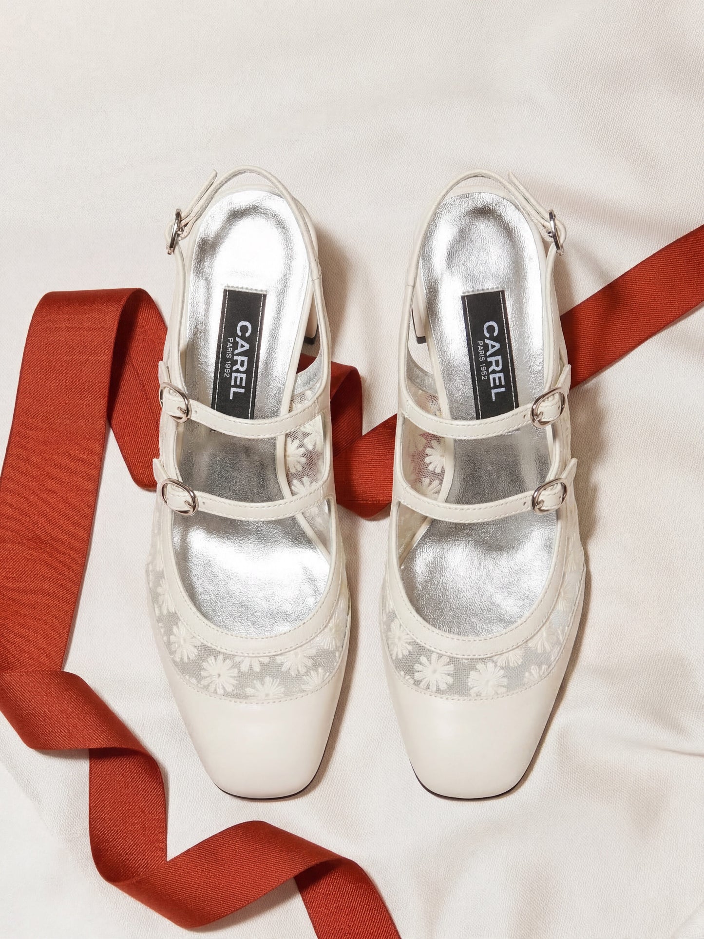 Banana - Babies slingback cuir ivoire et dentelle à fleurs upcyclée