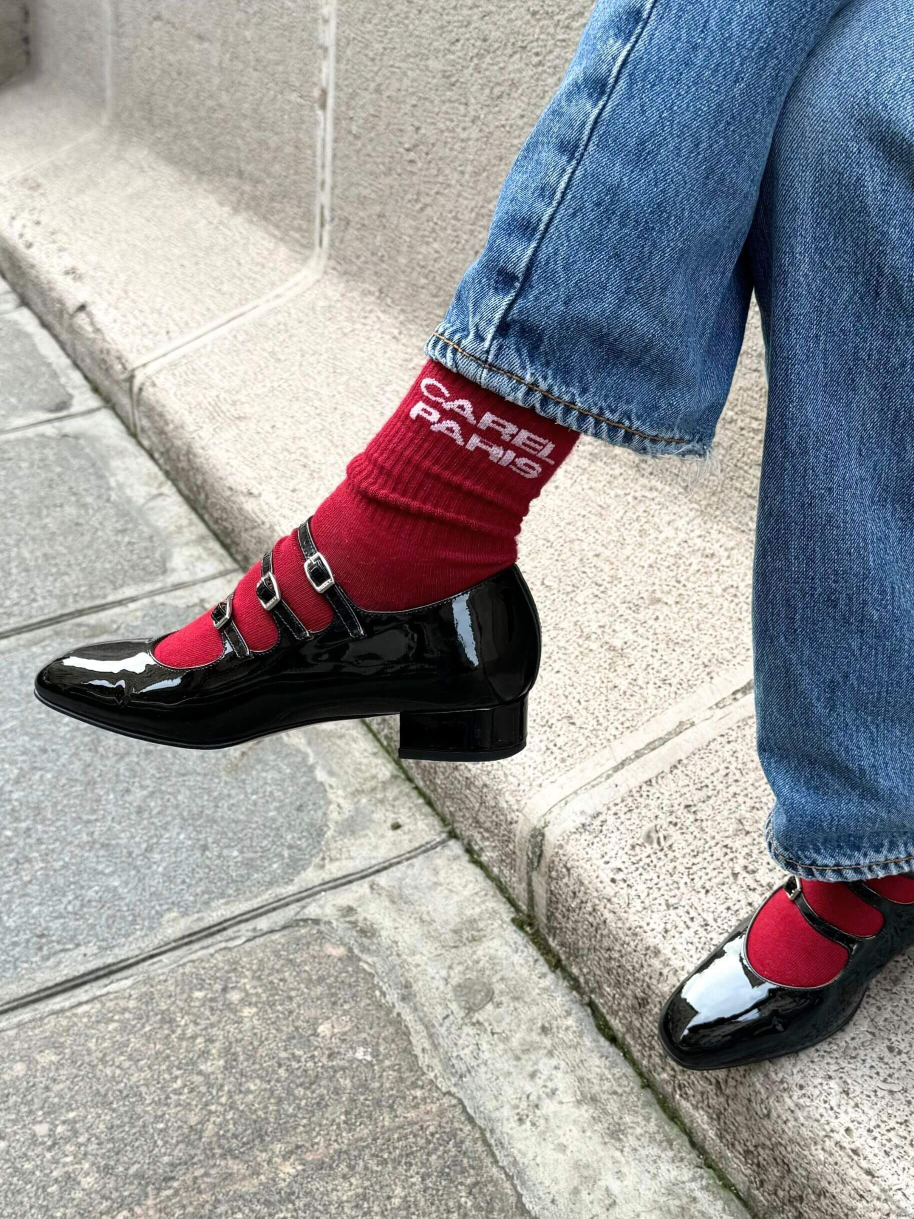 Nana - Chaussettes rouges Carel Paris - Image numéro 5