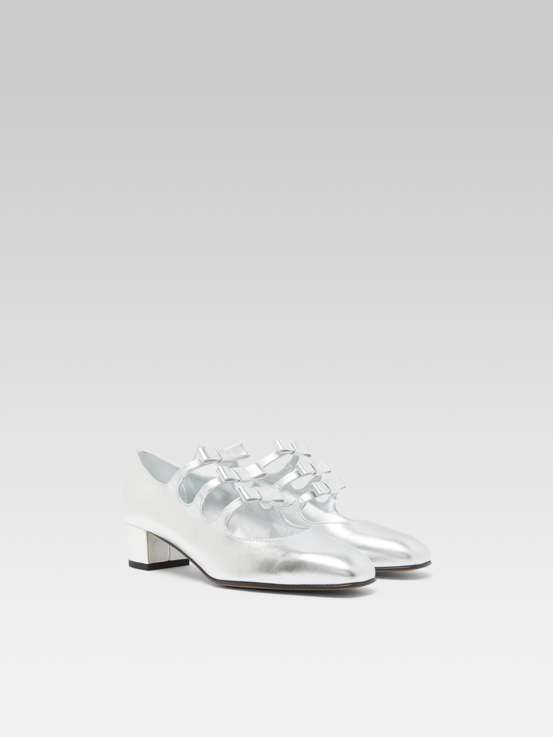 Kinette - Mary janes pumps with bows in silver laminated leather - Image number 4