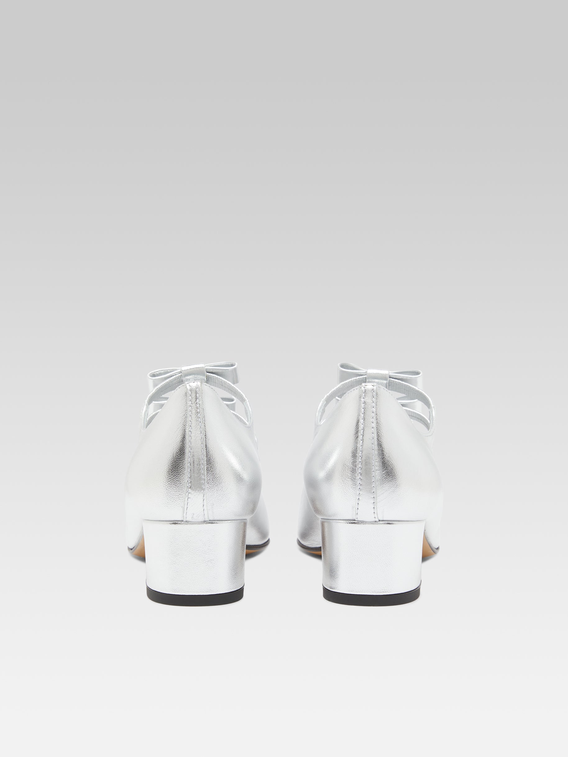 Kinette - Mary janes pumps with bows in silver laminated leather - Image number 5