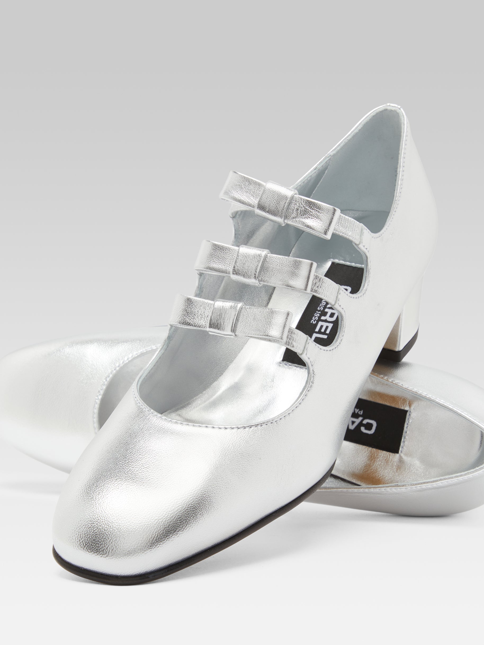 Kinette - Mary janes pumps with bows in silver laminated leather - Image number 2