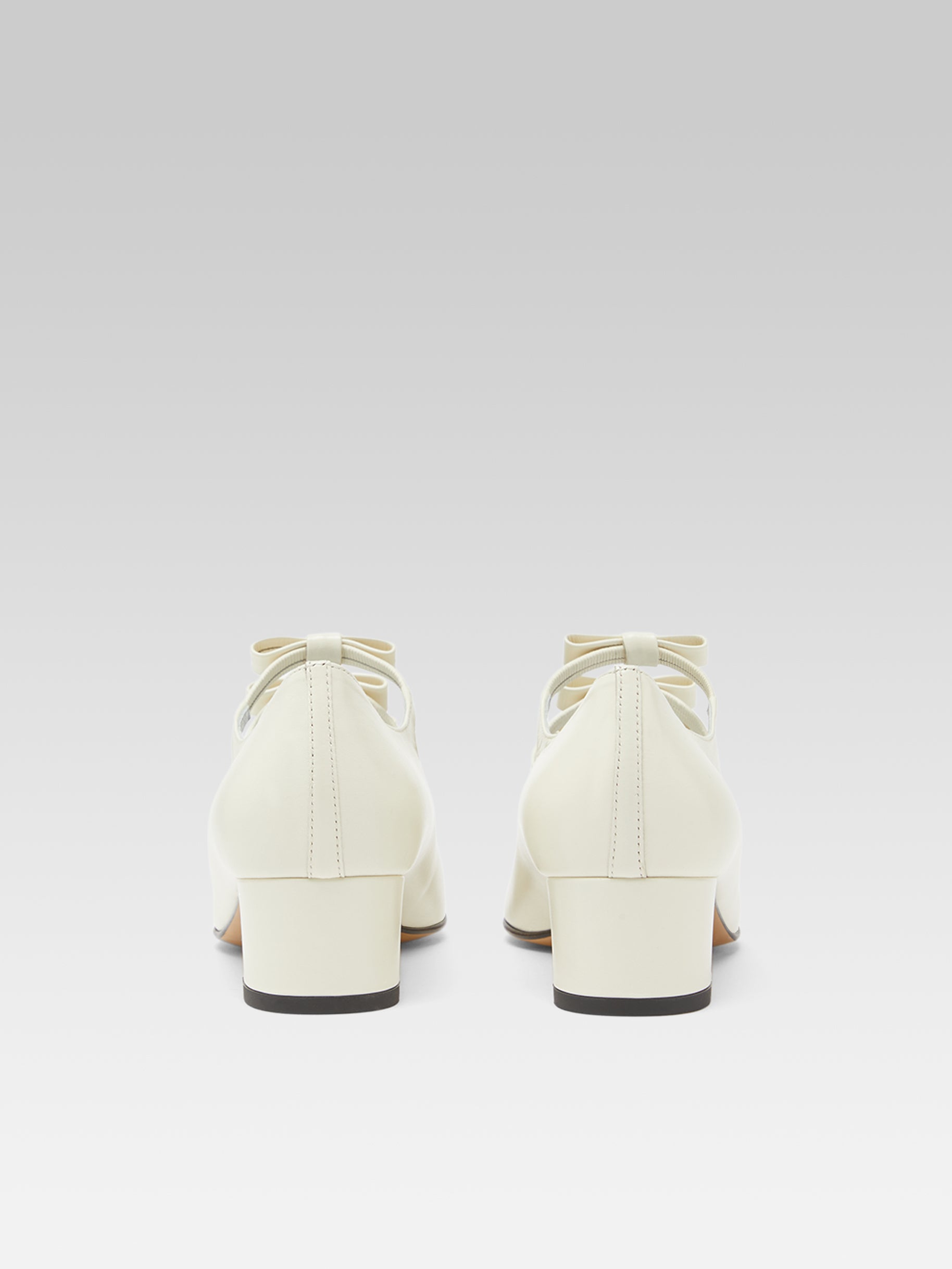 Kinette - Mary janes pumps with ivory leather bows - Image number 5