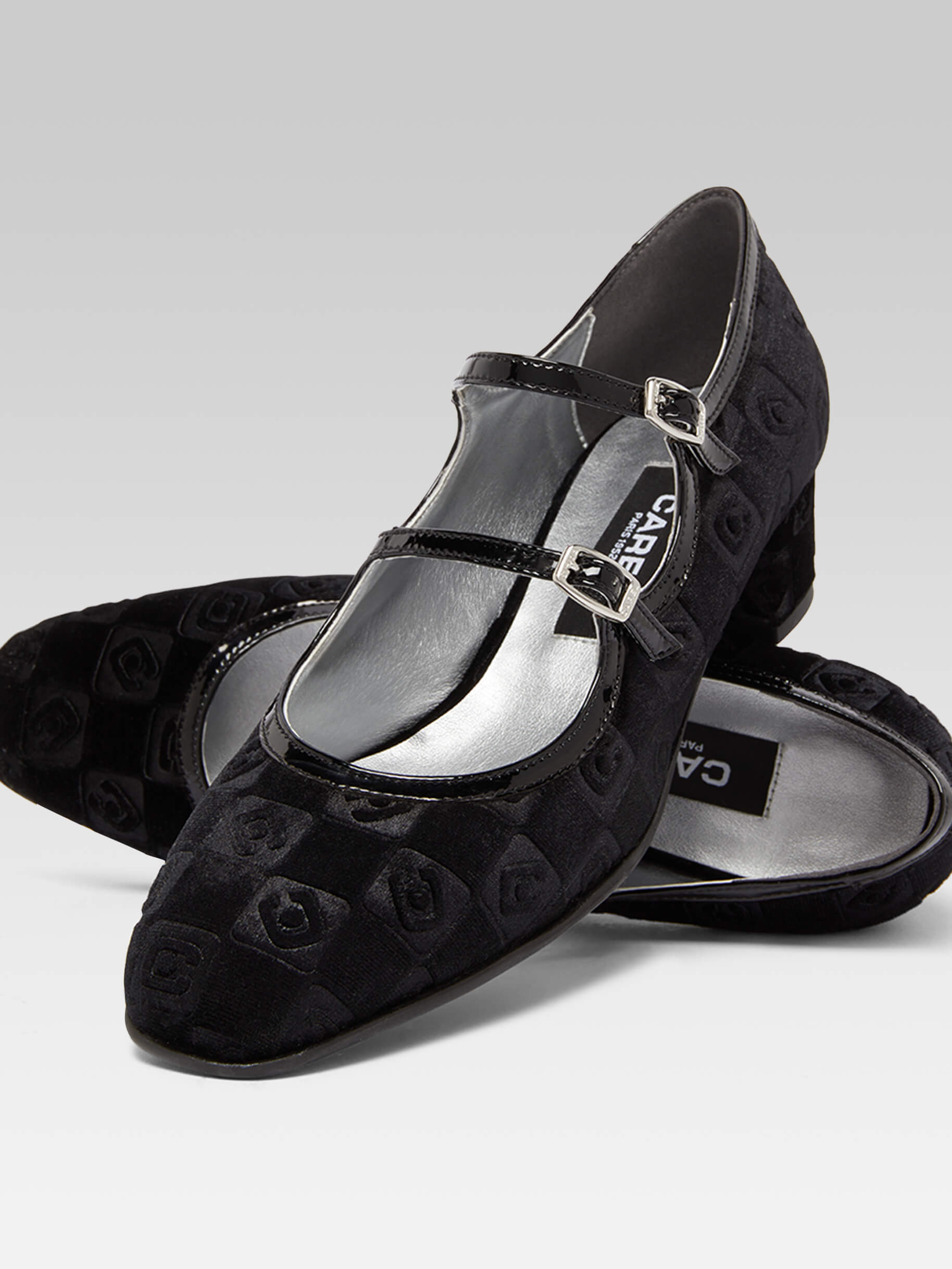 Bleuet - Black embossed velvet Mary Janes pumps - Image number 2