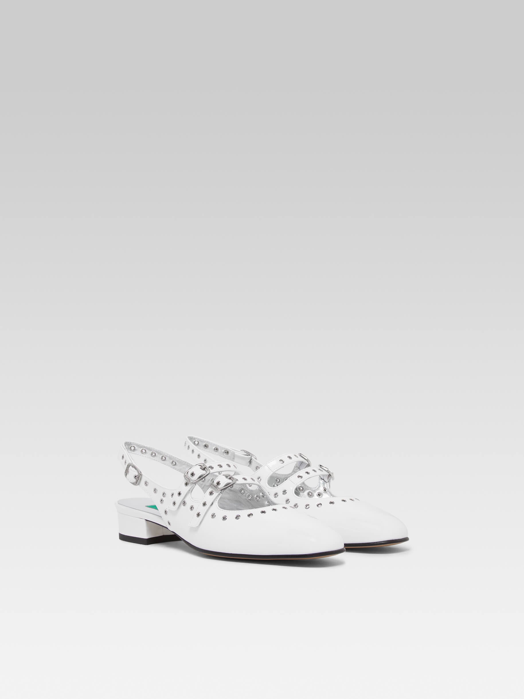 Queen - Babies slingback cuir verni blanc upcyclé à oeillets - Image numéro 4