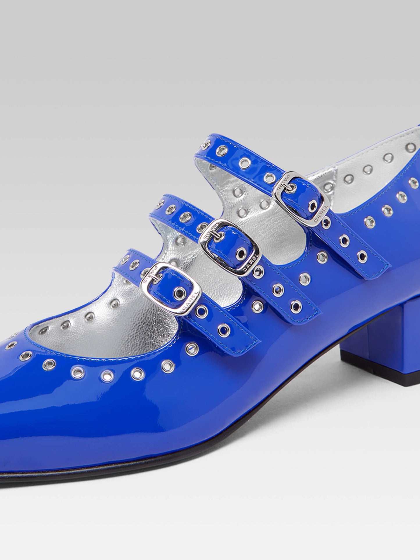Camden - Escarpins babies cuir verni bleu électrique upcyclé à oeillets