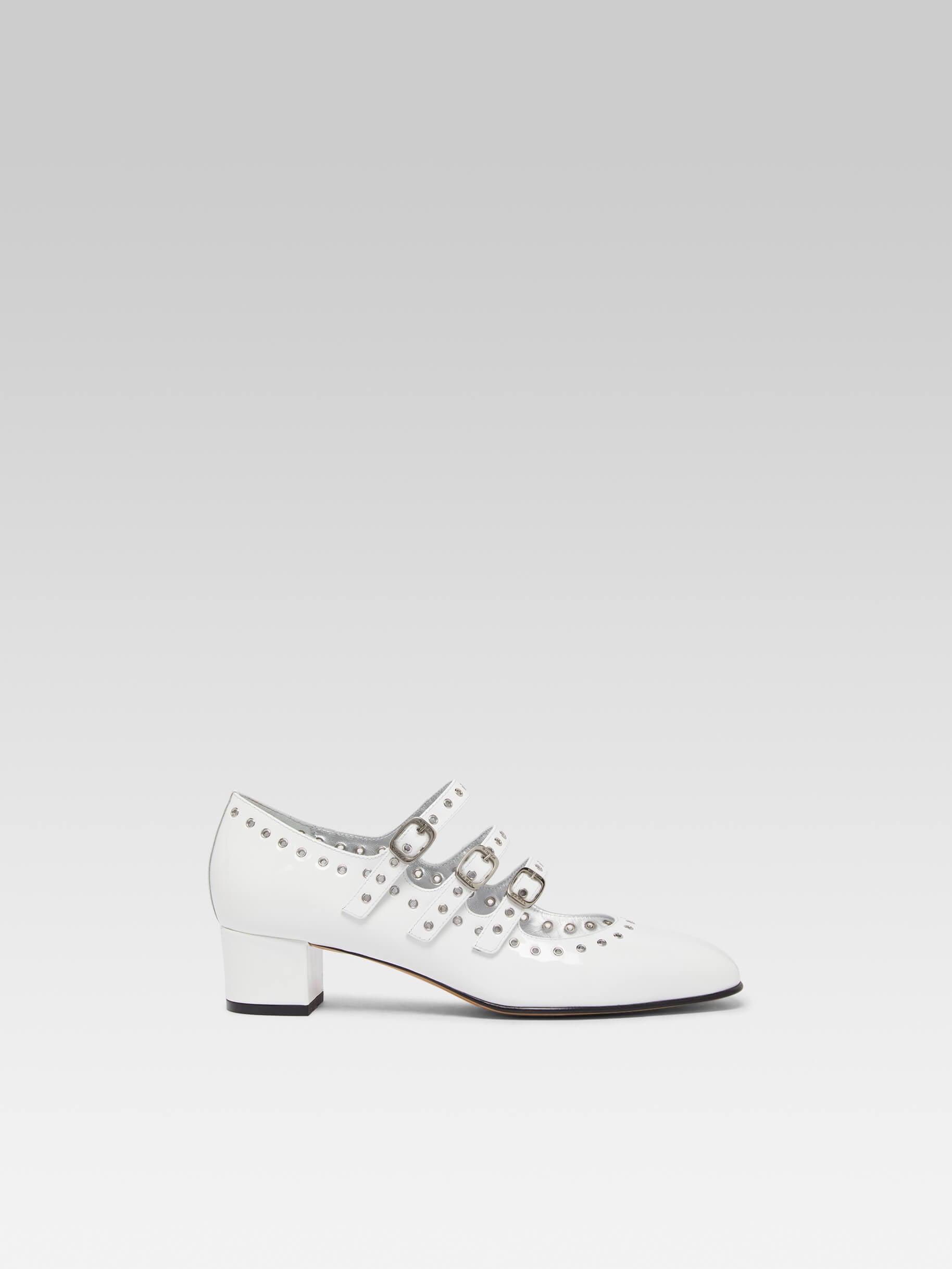 Camden - Escarpins babies cuir verni blanc upcyclé à oeillets - Image numéro 1