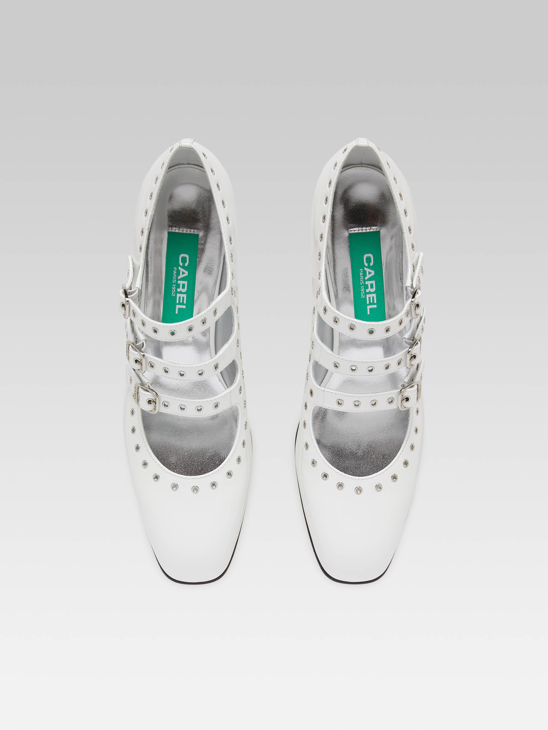 Camden - Escarpins babies cuir verni blanc upcyclé à oeillets - Image numéro 3