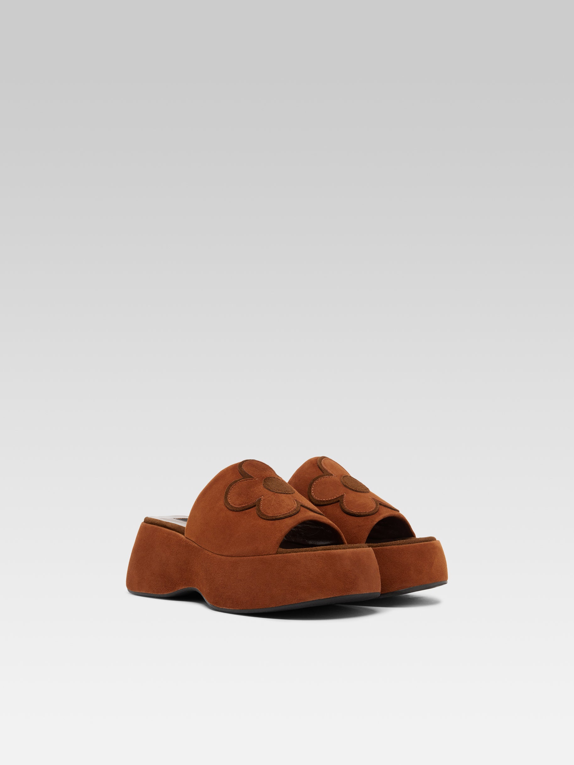Flower - Cognac upcycled suede leather platform mules - Image number 4