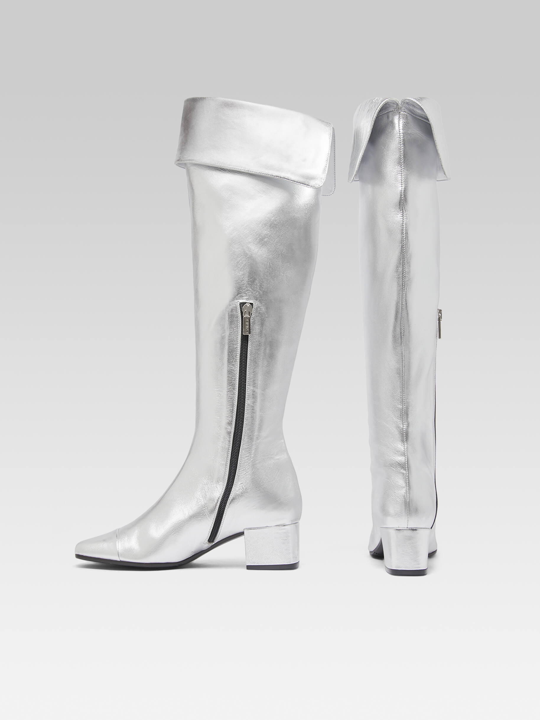 Brigitte Bottes cuissarde cuir argent