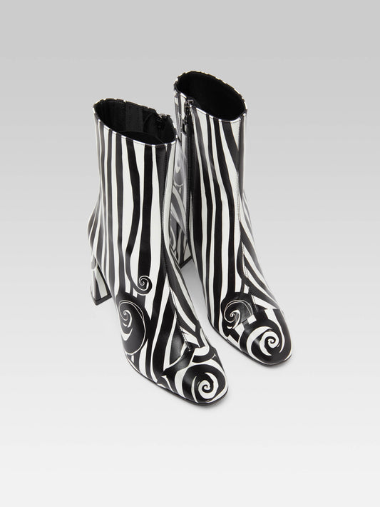 Donna - Black and white printed leather ankle boots - Image number 3