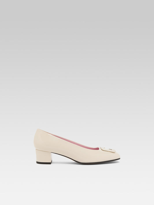 Camelia - Ivory upcycled patent leather pumps with C jewel - Image number 2