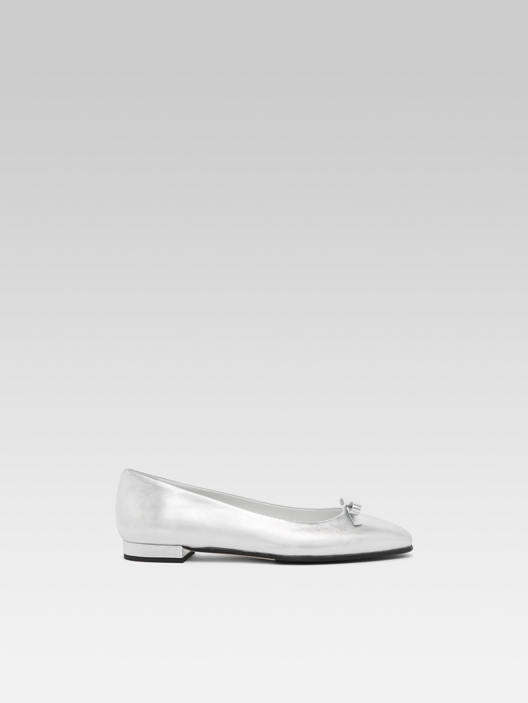Bella - Silver leather ballet flats with bow