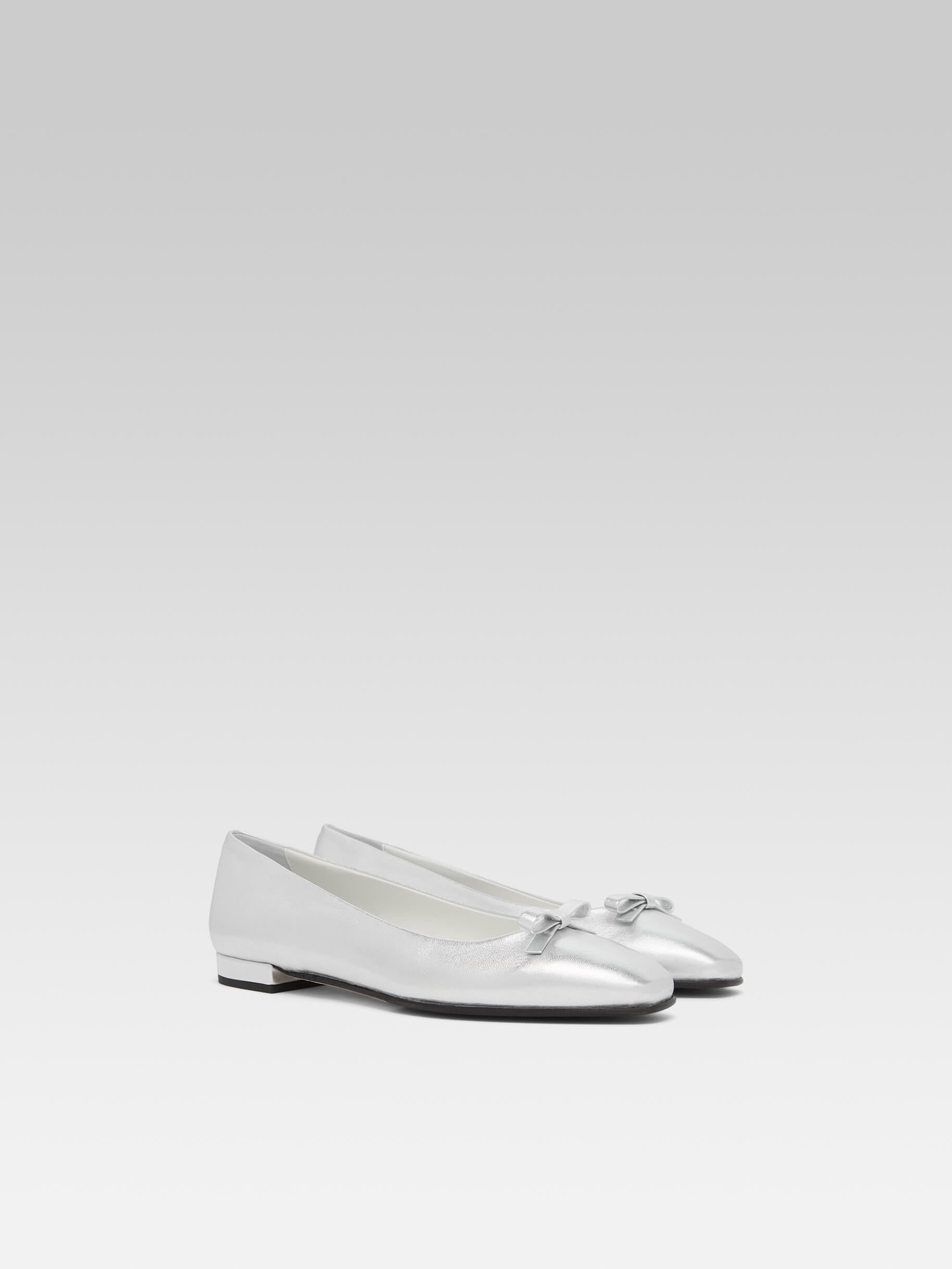 Bella - Silver leather ballet flats with bow - Image number 5