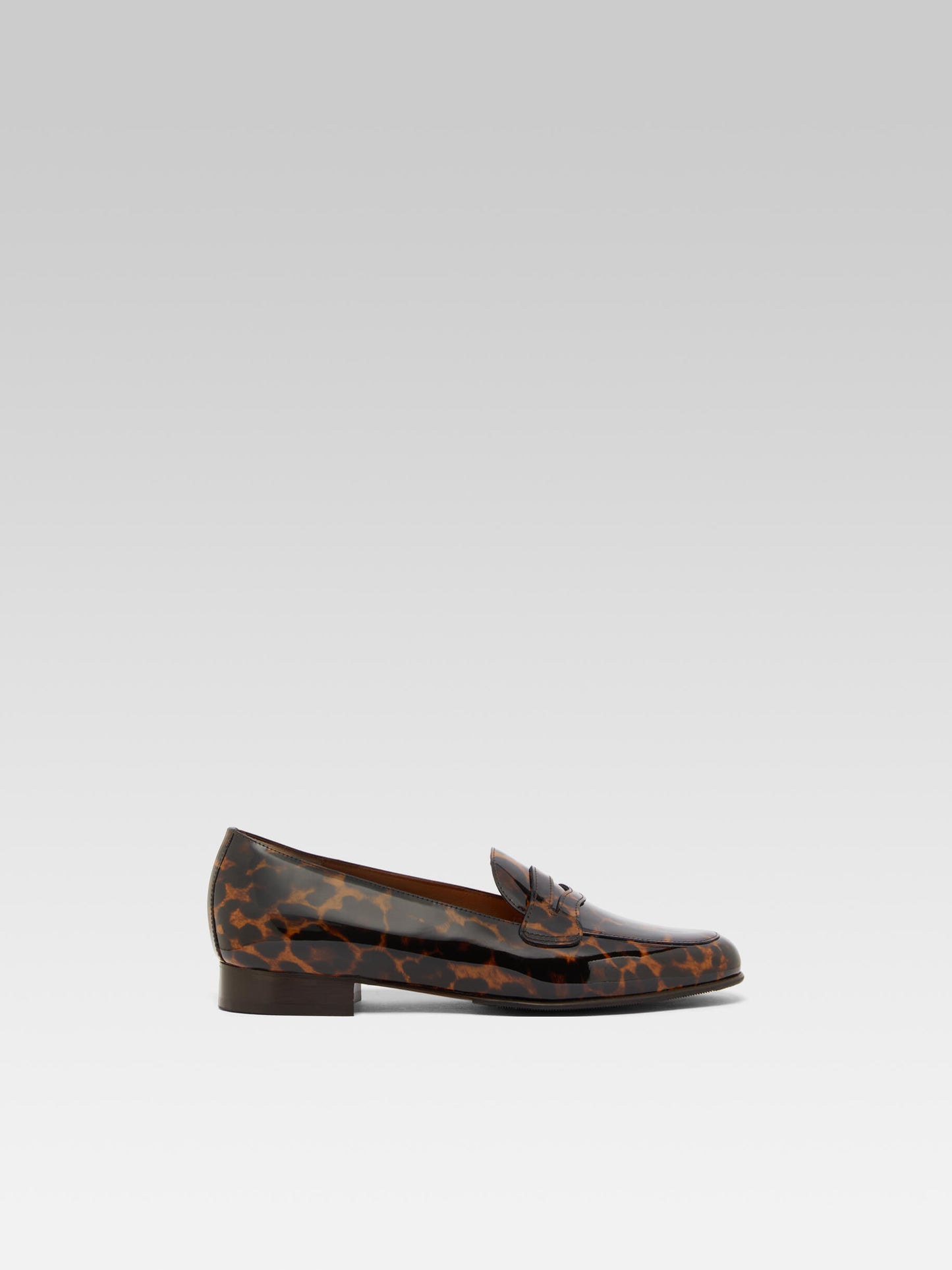 2100 - Leopard patent leather loafers