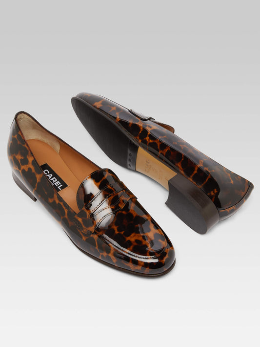 2100 - Mocassins cuir verni léopard - Image numéro 7