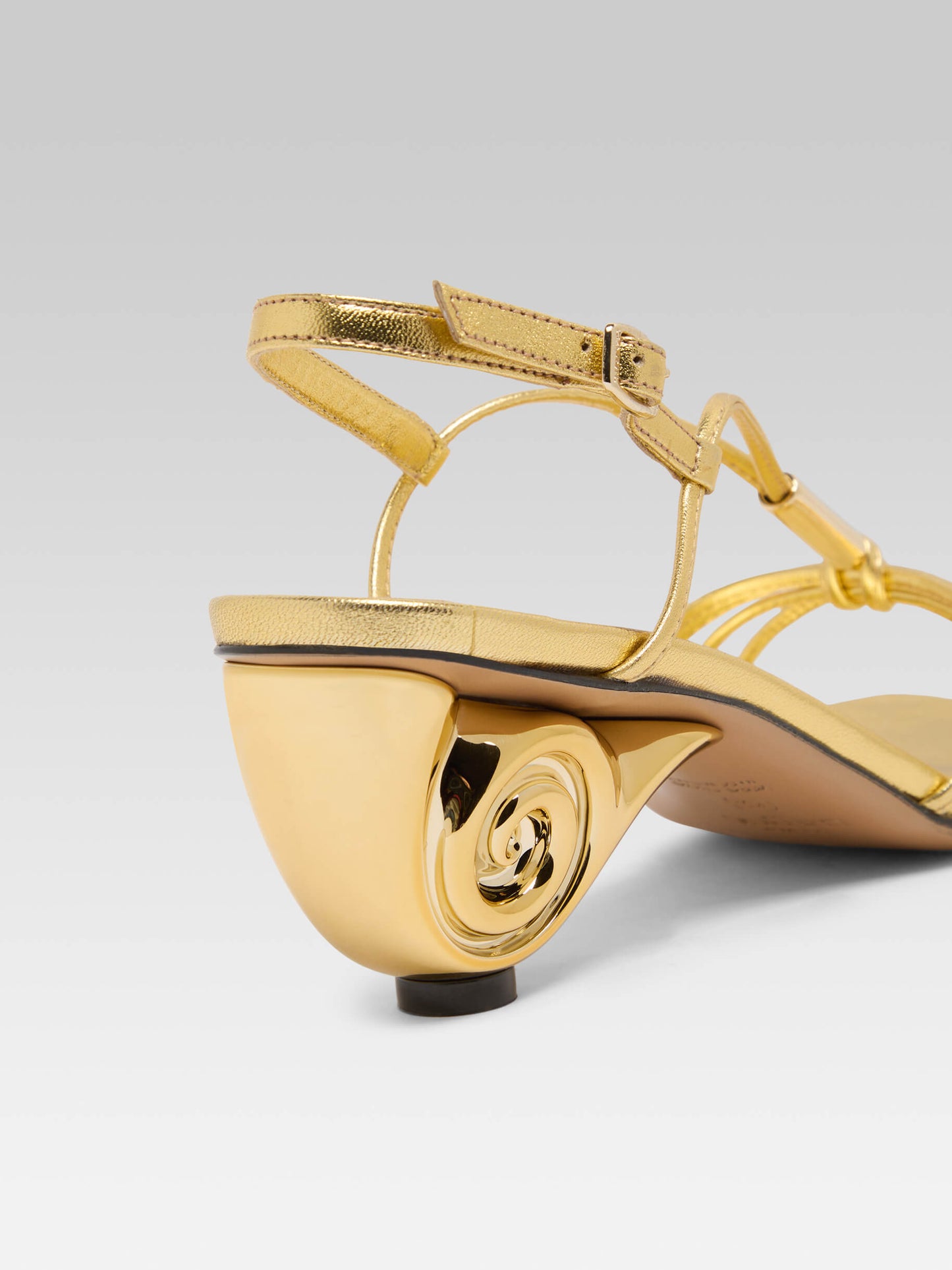 Sirene - Sandales cuir laminé or talon coquillage
