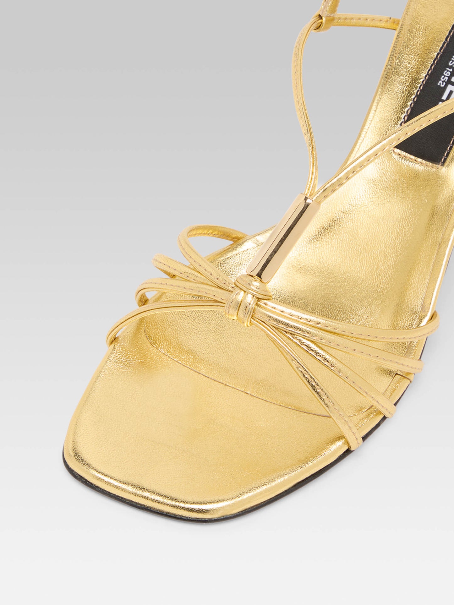 Sirene - Sandales cuir laminé or talon coquillage