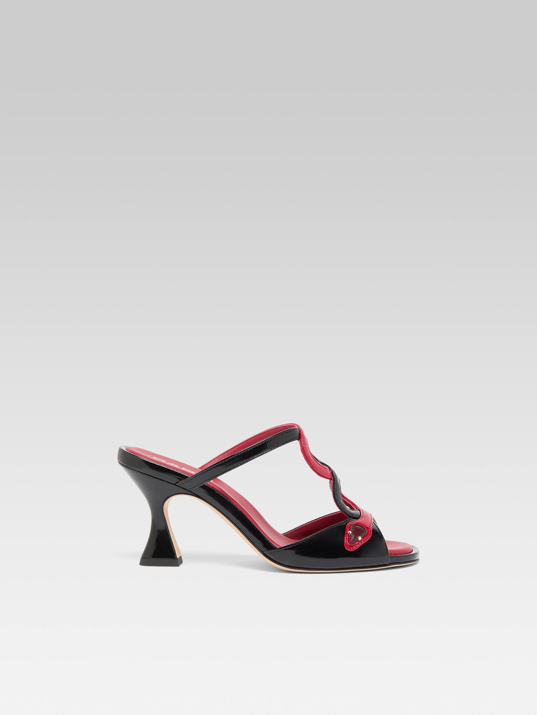 Naja - Mules à talon serpent cuir verni noir et rouge - Image numéro 1