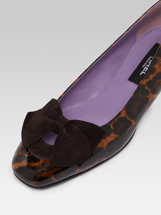 Princesse - Leopard patent leather ballet flats with velvet bow - Image number 2