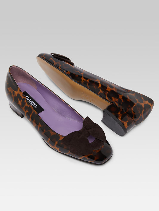 Princesse - Leopard patent leather ballet flats with velvet bow - Image number 7