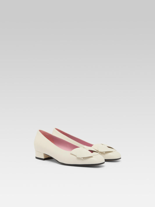 Princesse - Ivory upcycled leather ballet flats with bow - Image number 4
