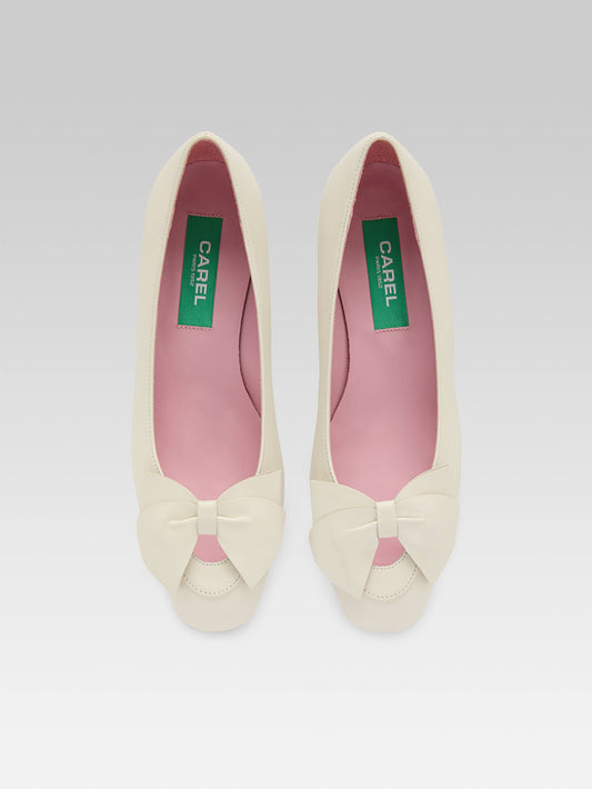 Princesse - Ivory upcycled leather ballet flats with bow - Image number 3