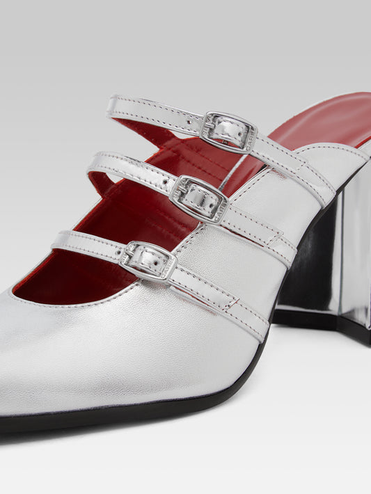 Fatale - Silver laminated leather mules - Image number 2