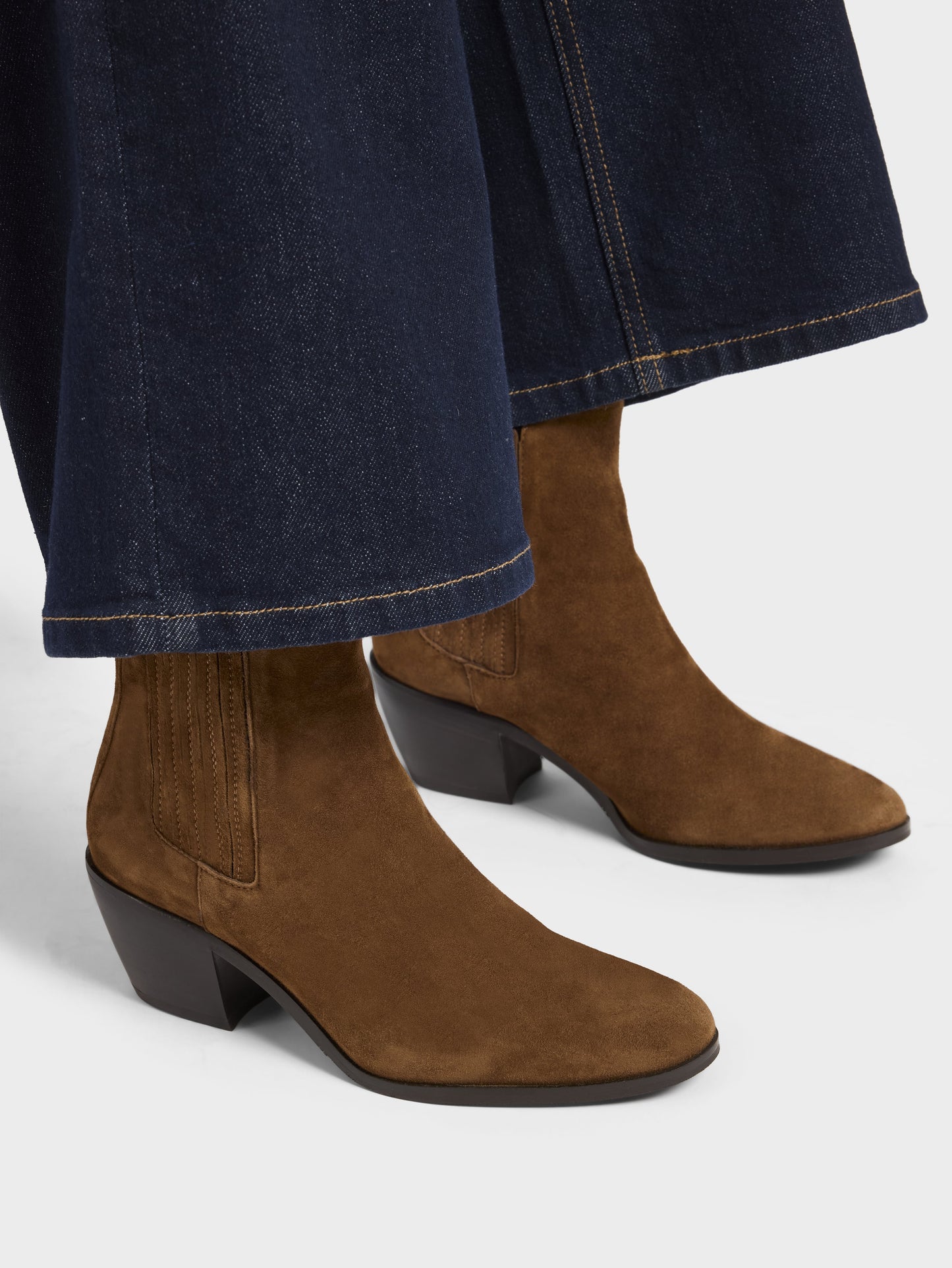 Memphis - Cognac suede leather ankle boots