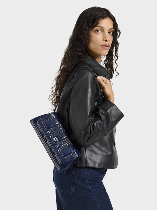 Madeleine - Navy blue patent leather shoulder bag with black stitching - Image number 5