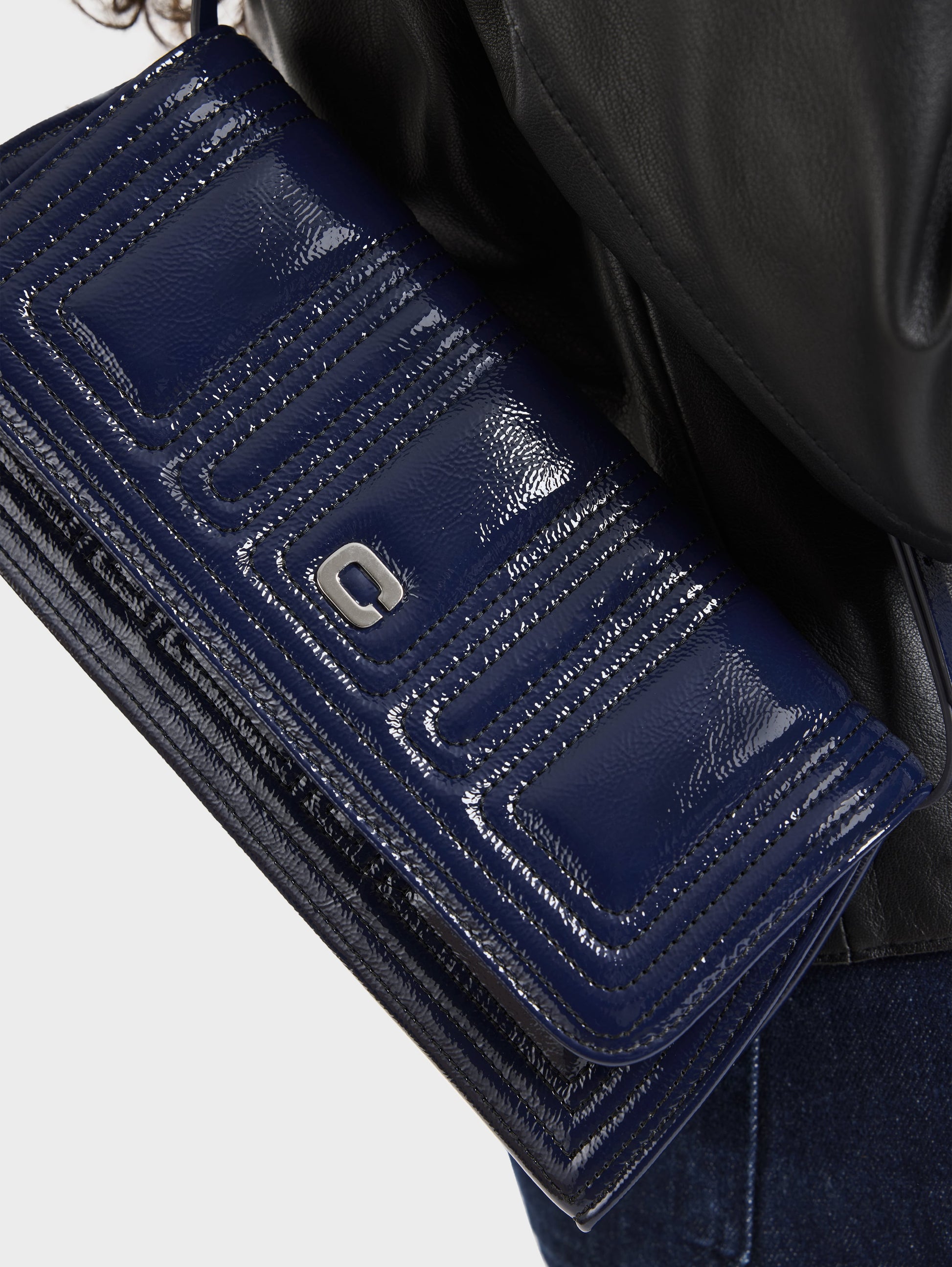 Madeleine - Navy blue patent leather shoulder bag with black stitching - Image number 8