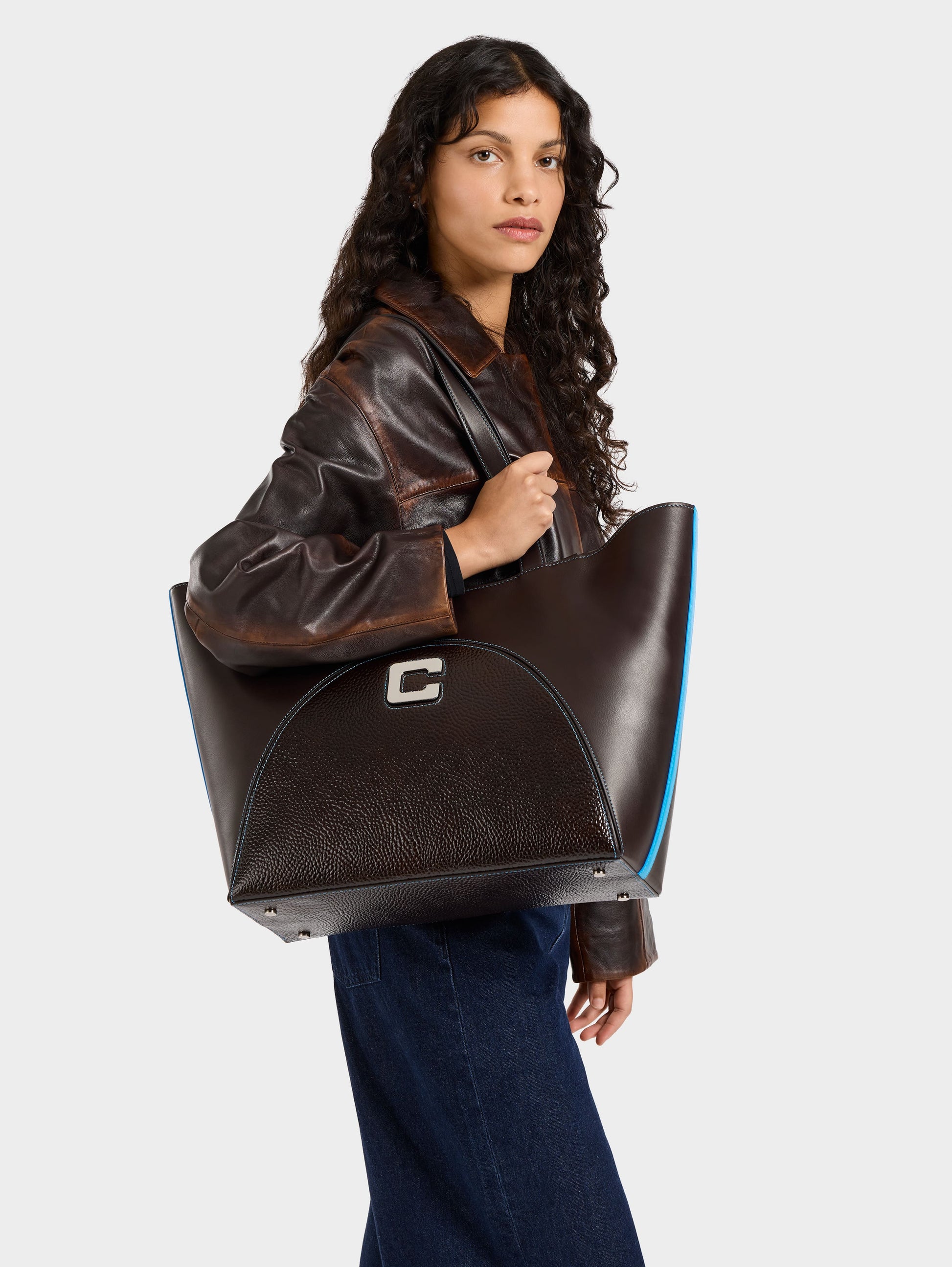 Clemenceau - Brown upcycled smooth and grained leather tote bag with blue stitching - Image number 6